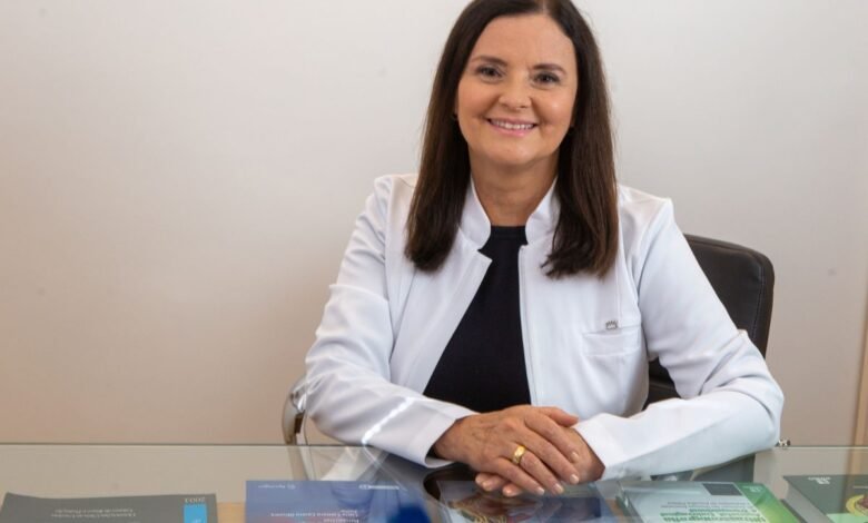 Dra. Lucia de Oliveira – Coloproctologista